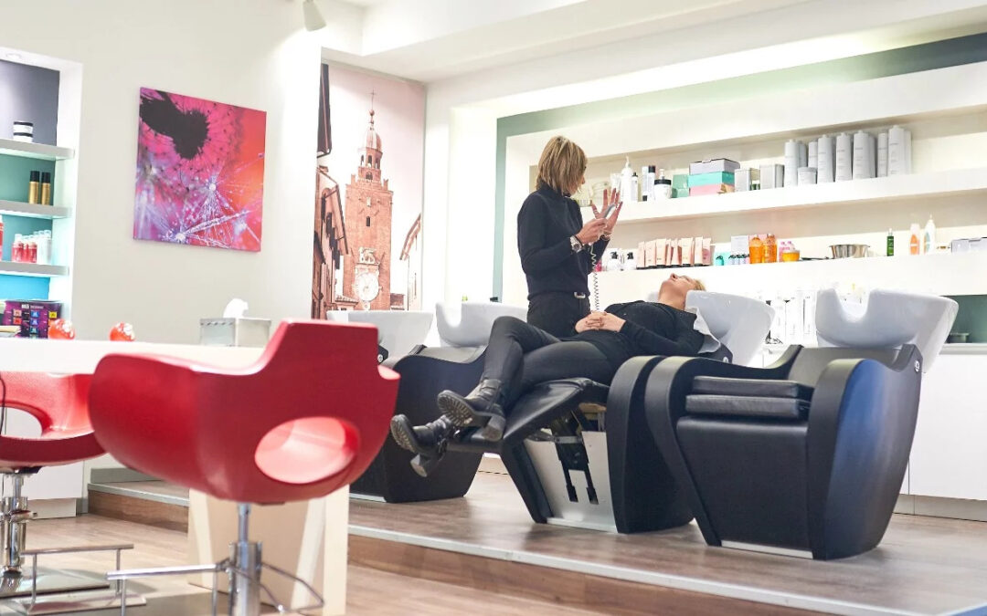 Capelli castani: come ottenere il massimo con il consiglio di Colorenjoy Parrucchieri, colorazione sartoriale a Castelfranco Veneto in provincia di Treviso